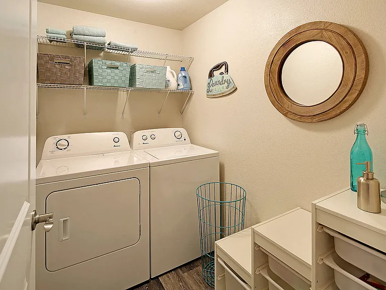 Starboard Apartments — Photo 9