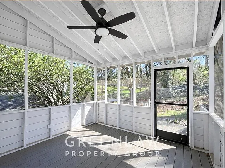 1944 Lyle Ave — Photo 19