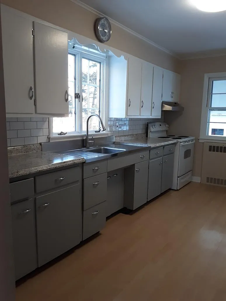 3 bed, 1020 sqft, $1,950 — Photo 3