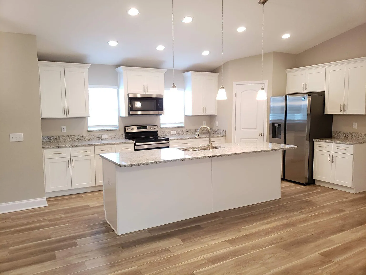 2139 Sutton Ridge Ave — Photo 3