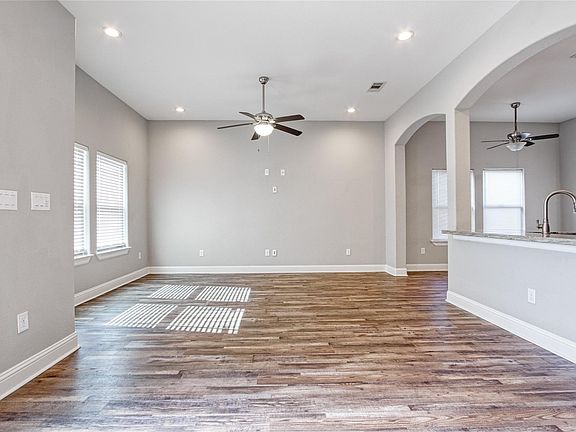 3rd image of 1206 N Avenue L