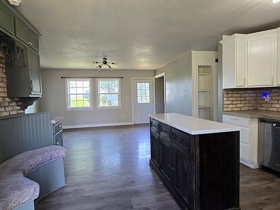 4th image of 208 Riggs St