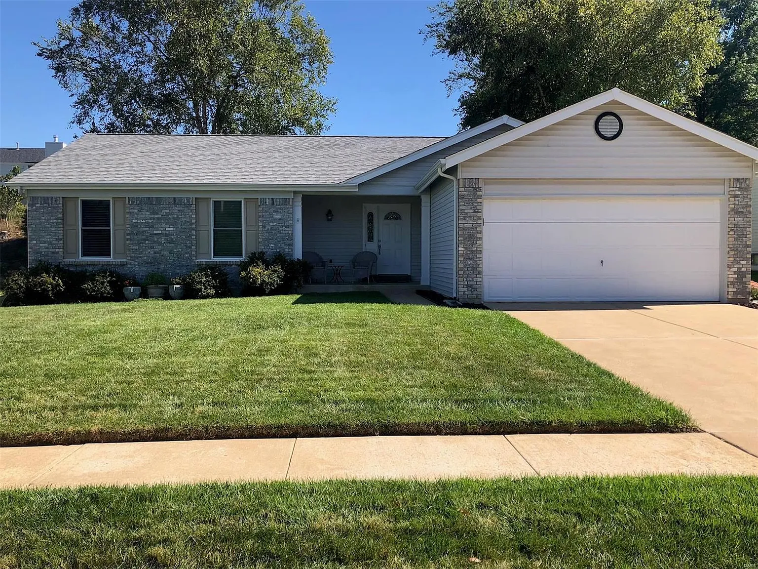420 White Chapel Dr photo 1