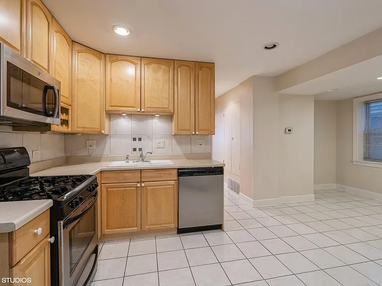 3337 N Kenmore Ave #GDN — Photo 8