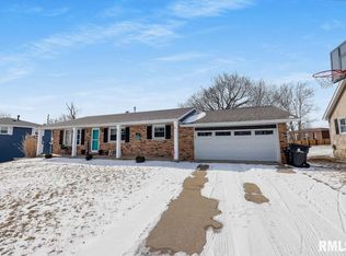 604 Wilshire Dr, Washington, IL