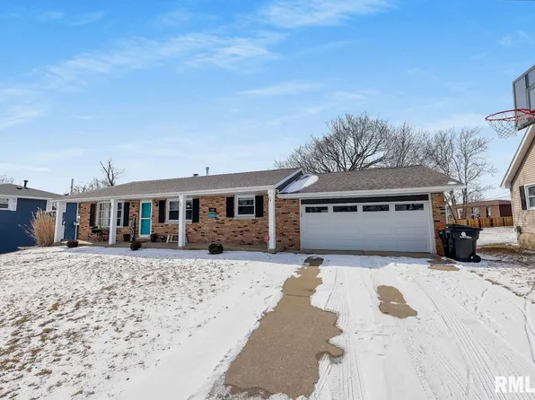 604 Wilshire Dr, Washington, IL 61571