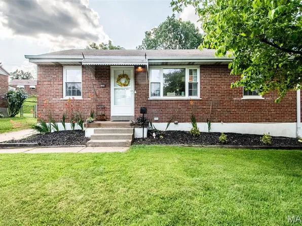 8935 Blackpool Dr, Saint Louis, MO 63123