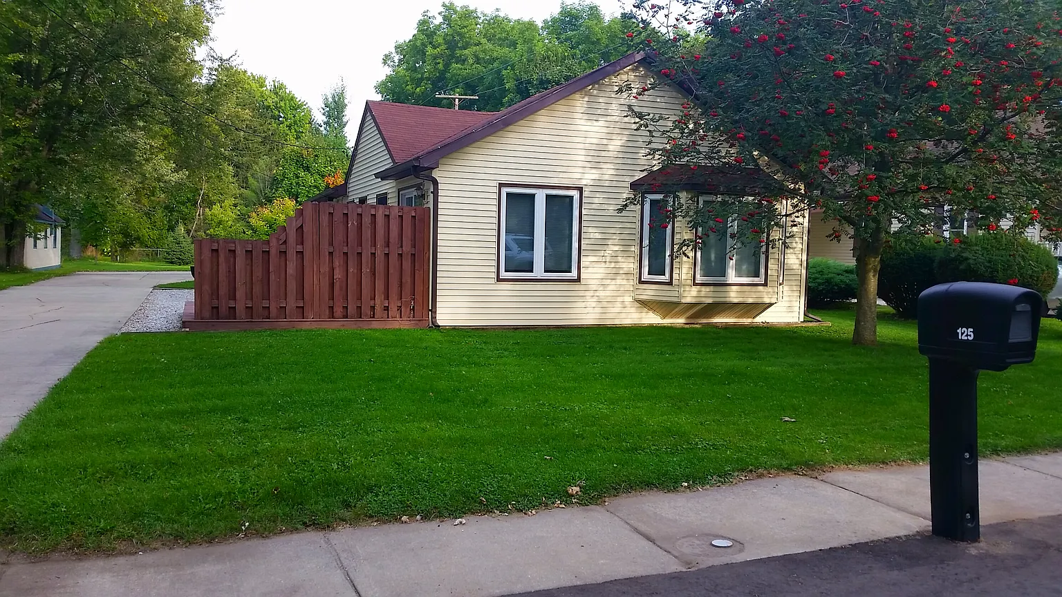 125 Hansburger St photo 1