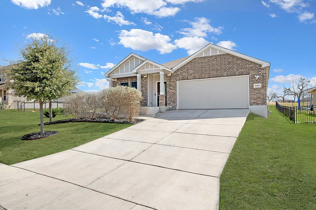 11426 Tiger Woods — Photo 1