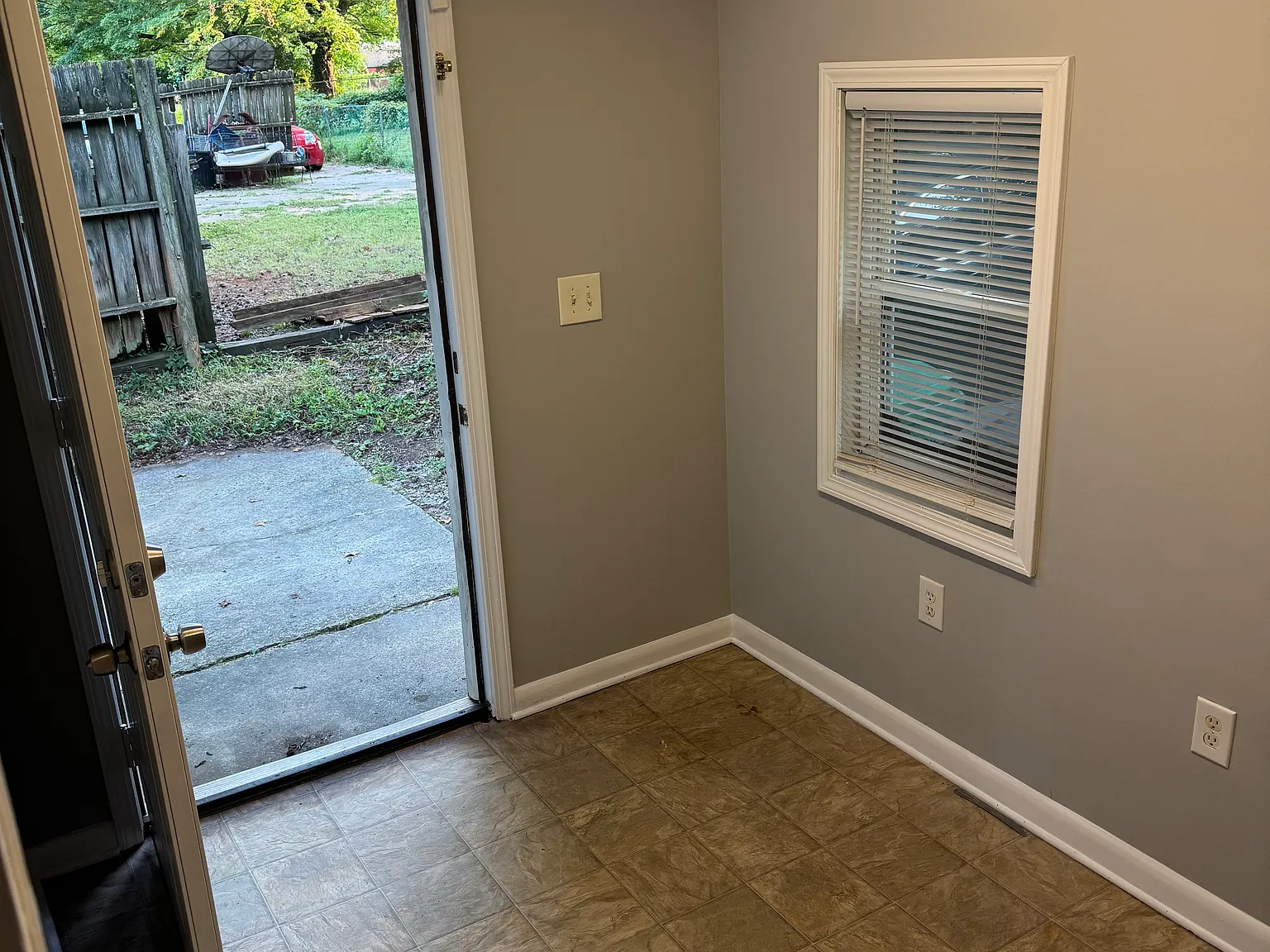 3 bed, 1126 sqft, $1,550 — Photo 4