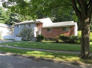 2 Valley Hill Ln, Worcester, MA 01609
