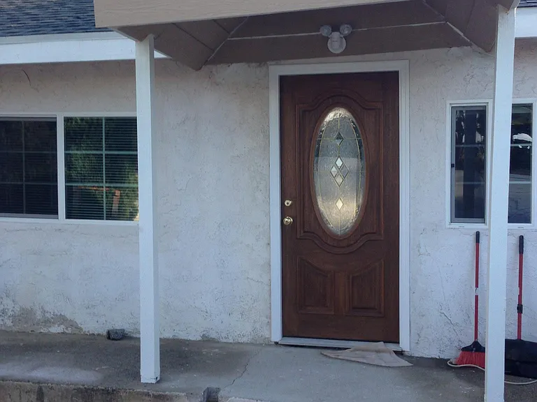 1038 1/2 E Magnolia Blvd — Photo 2