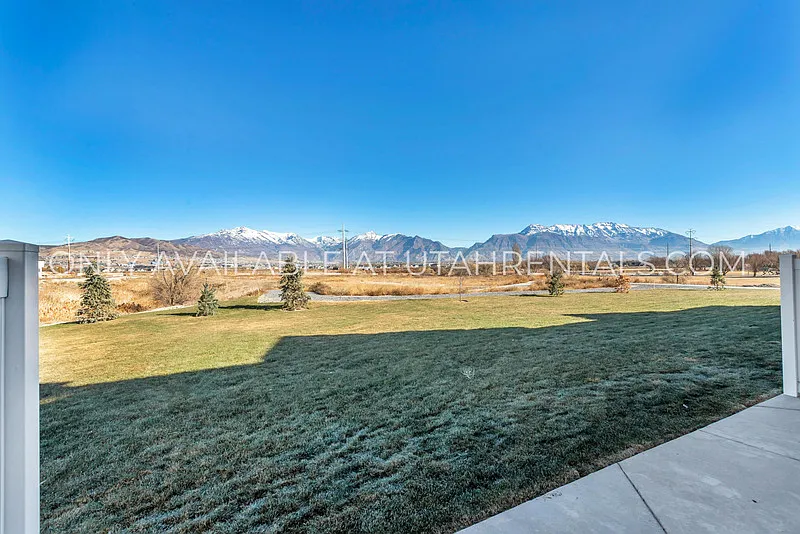 3 bed, 2.0 bath, 2213 sqft, $2,195 — Photo 4