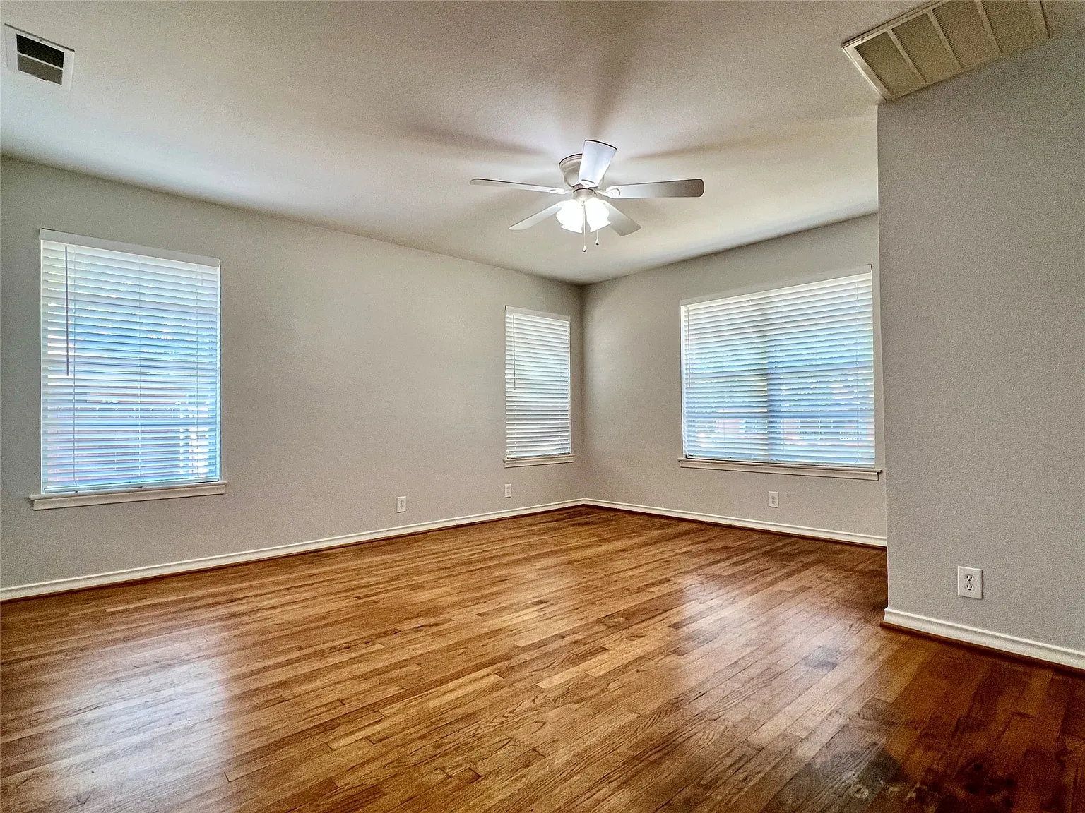2 bed, 1.0 bath, 1019 sqft, $1,850 — Photo 3