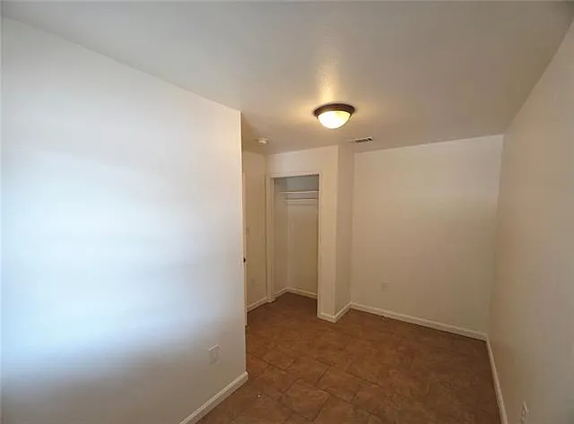 4 bed, 1.0 bath, 1100 sqft, $1,800 — Photo 4