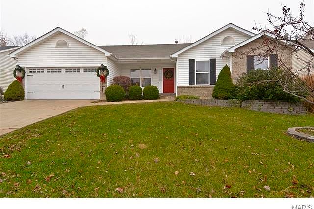 Darling home in super convenient location! Would be a great Christmas present!