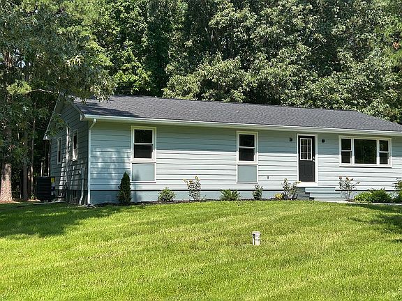 3rd image of 125 Forest Rd