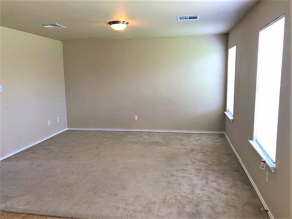 5th image of 201 Indian Meadow Dr