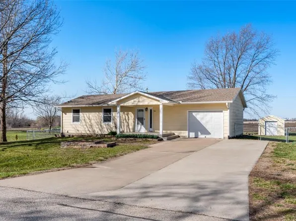 301 Surrey Ln, Overbrook, KS 66524