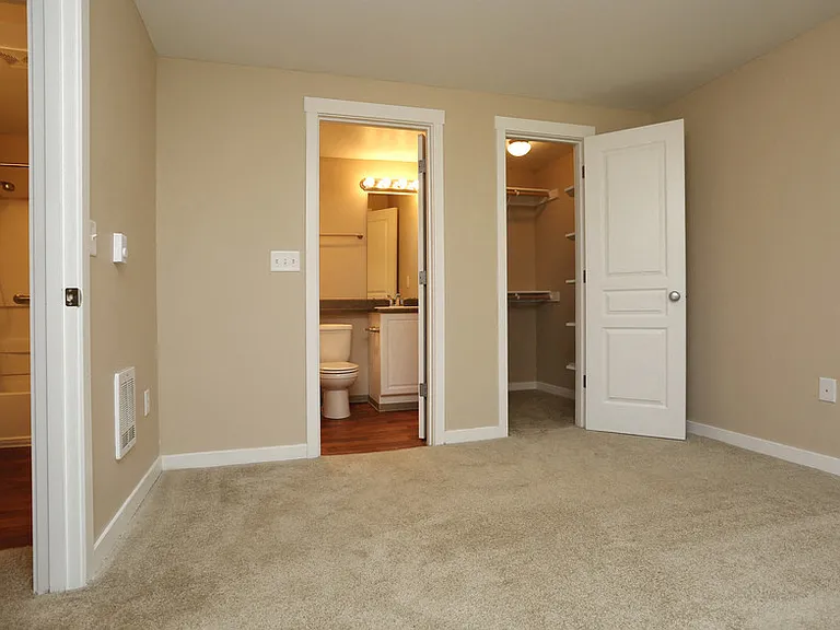 Commons at Creekside Apartments — Photo 11