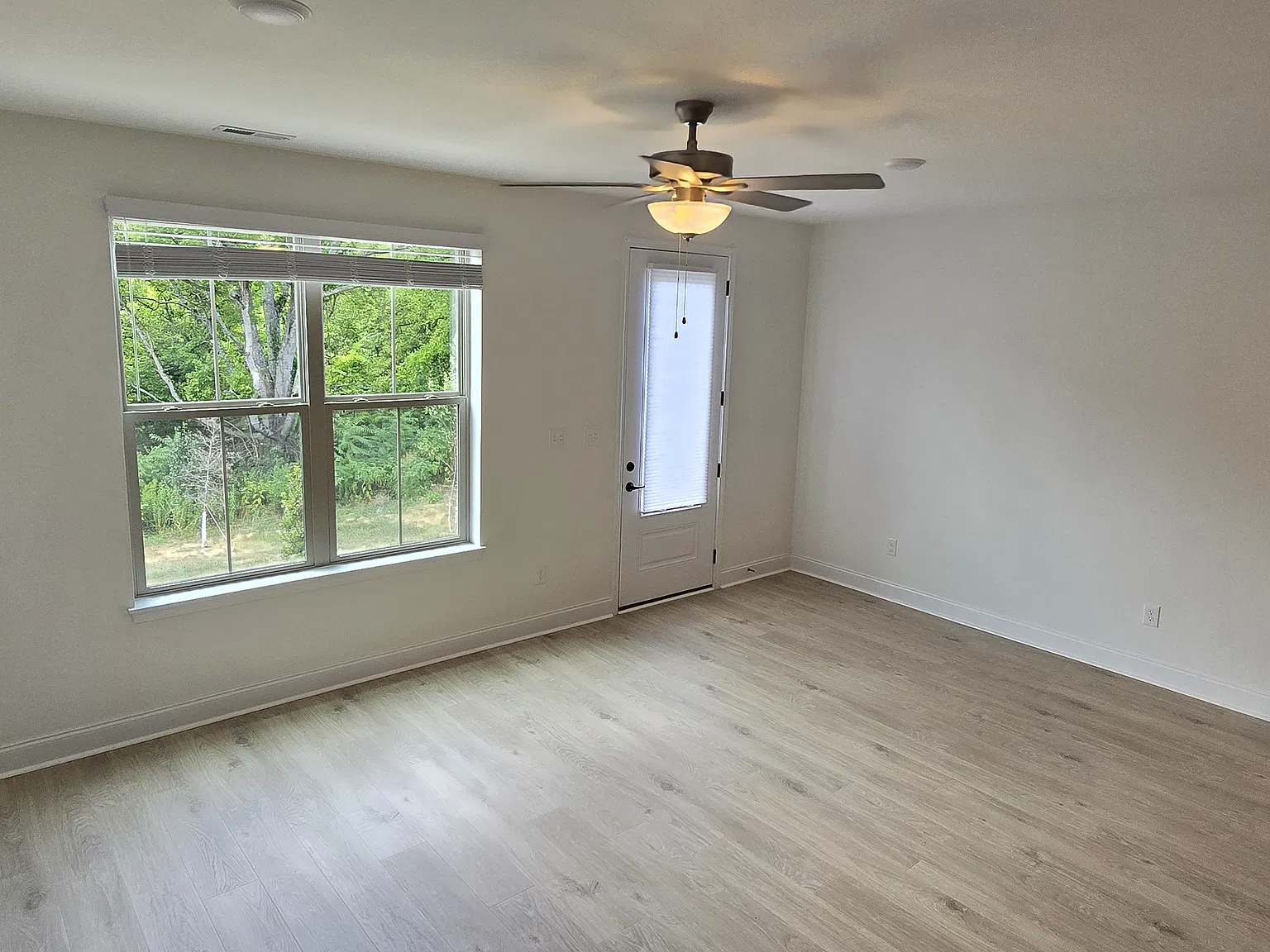 3 bed, 1471 sqft, $2,200 — Photo 2