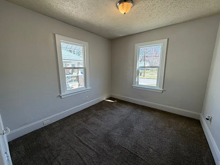 676 Grifton Ave — Photo 8