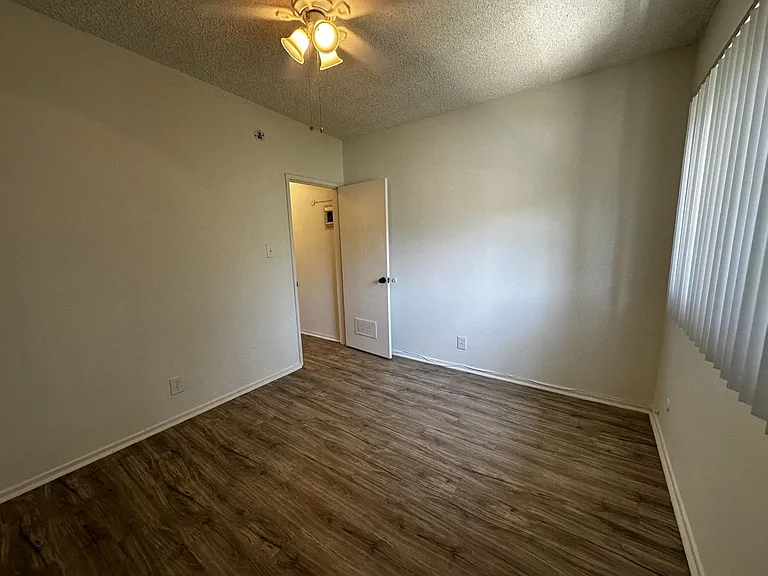 1156 Alameda Ave — Photo 14