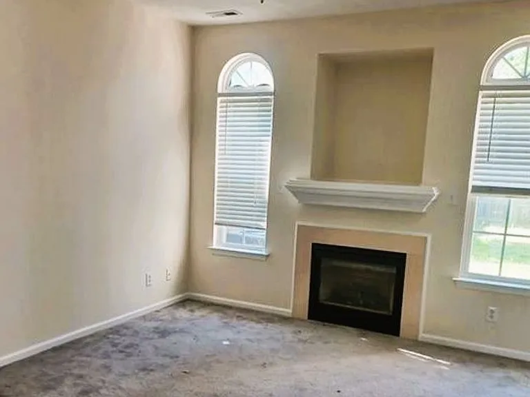 2229 Bizzone Cir — Photo 2