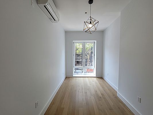5th image of 985 Bedford Ave #3
