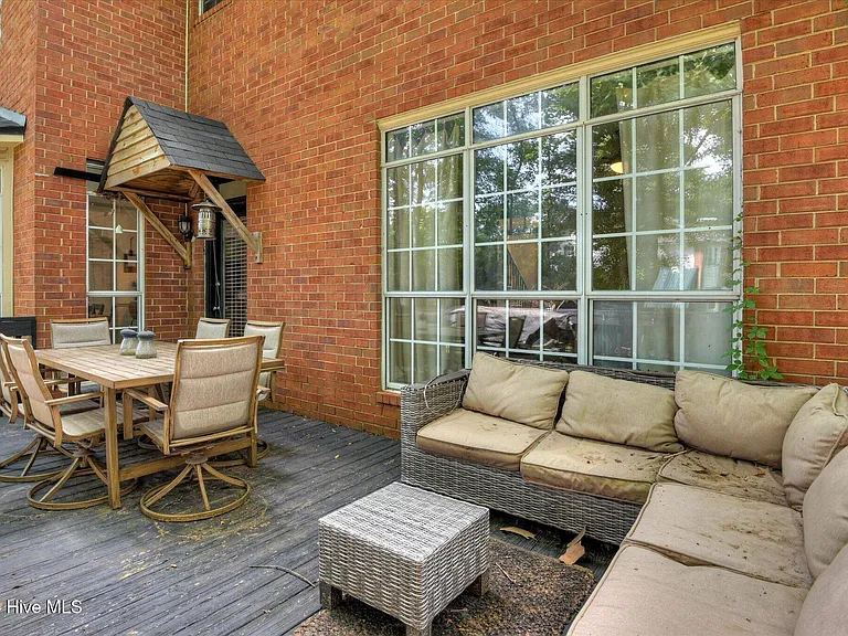 1084 Severn Dr — Photo 29