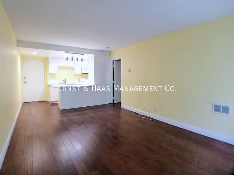 225 W 6th St #407 — Photo 2