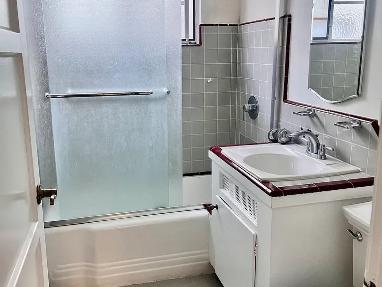 4233 Avocado St #4237-1/2 — Photo 13