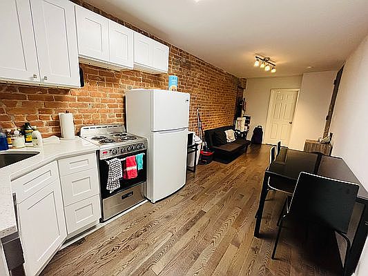 1st image of 315 E 104th St #3B