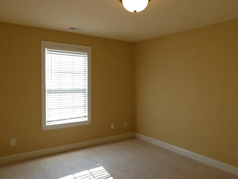 100 Mayfair Ct — Photo 32