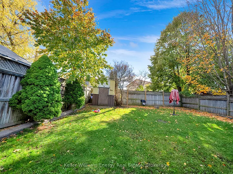 1137 Norman Cres #LOWER — Photo 6