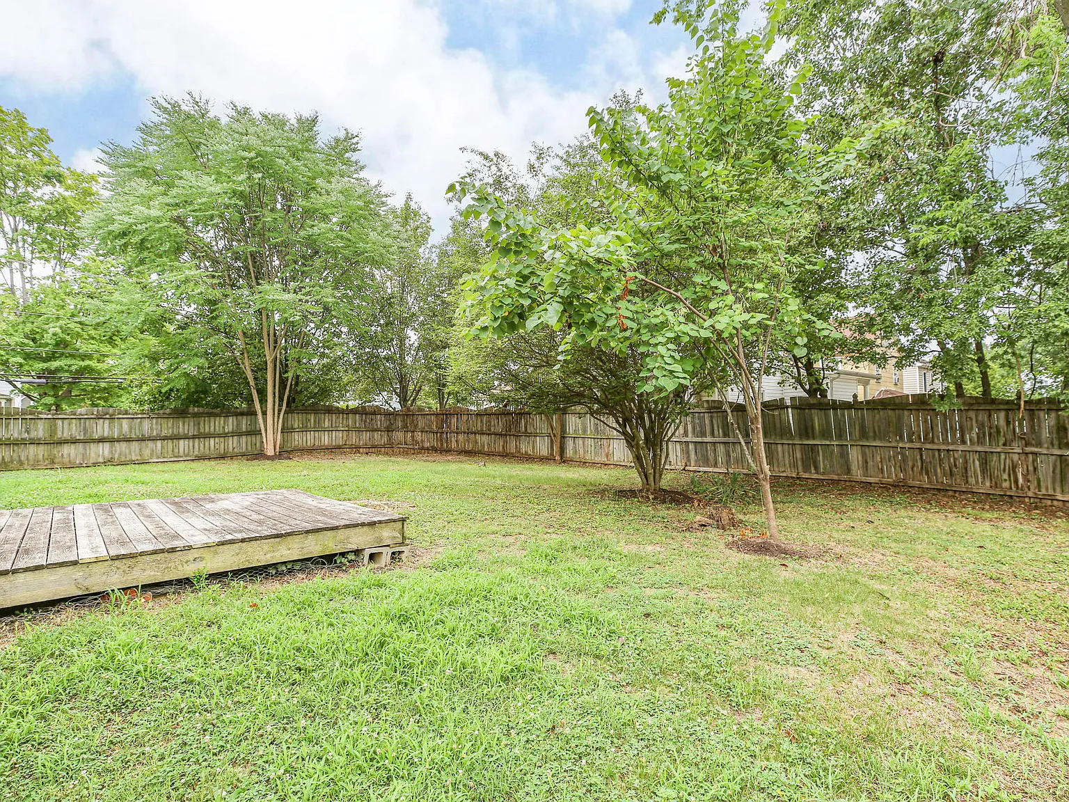 1002 Stafford Ave — Photo 3
