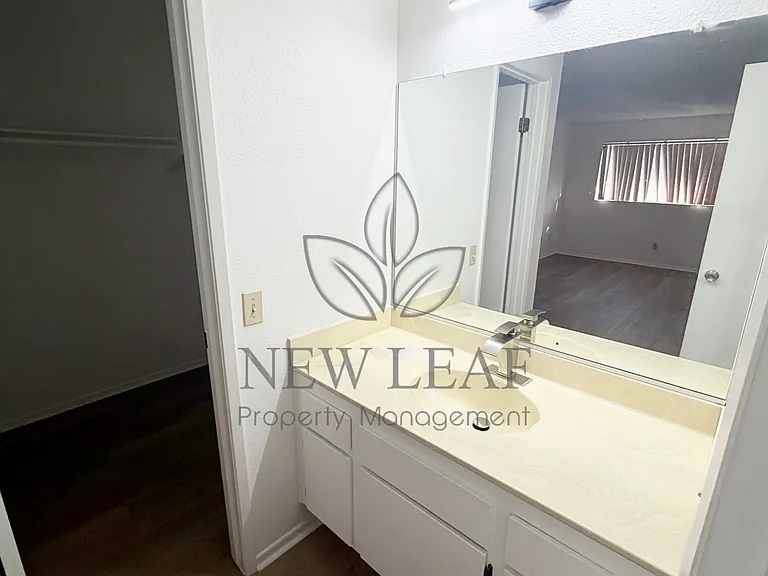 3054 Gladstone St #4 — Photo 13
