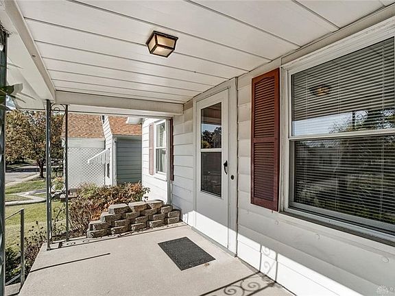 4th image of 1017 Weng Ave