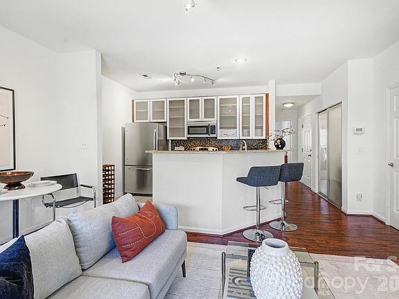 2nd image of 525 N Graham St Unit 3B