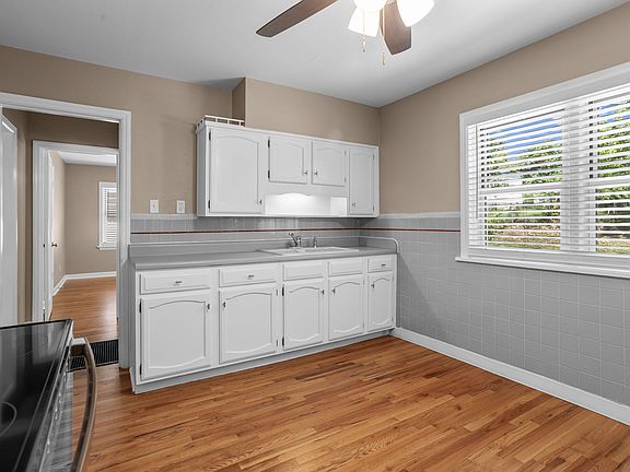 4th image of 10335 Saint Henry Ln