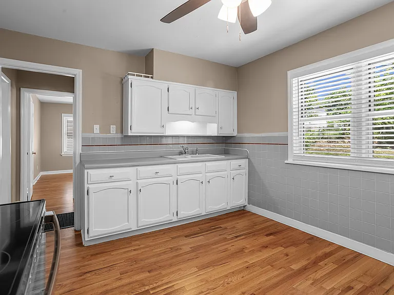 10335 Saint Henry Ln — Photo 4