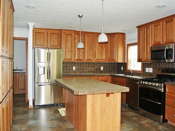 3rd image of 36487 Pebble Dr
