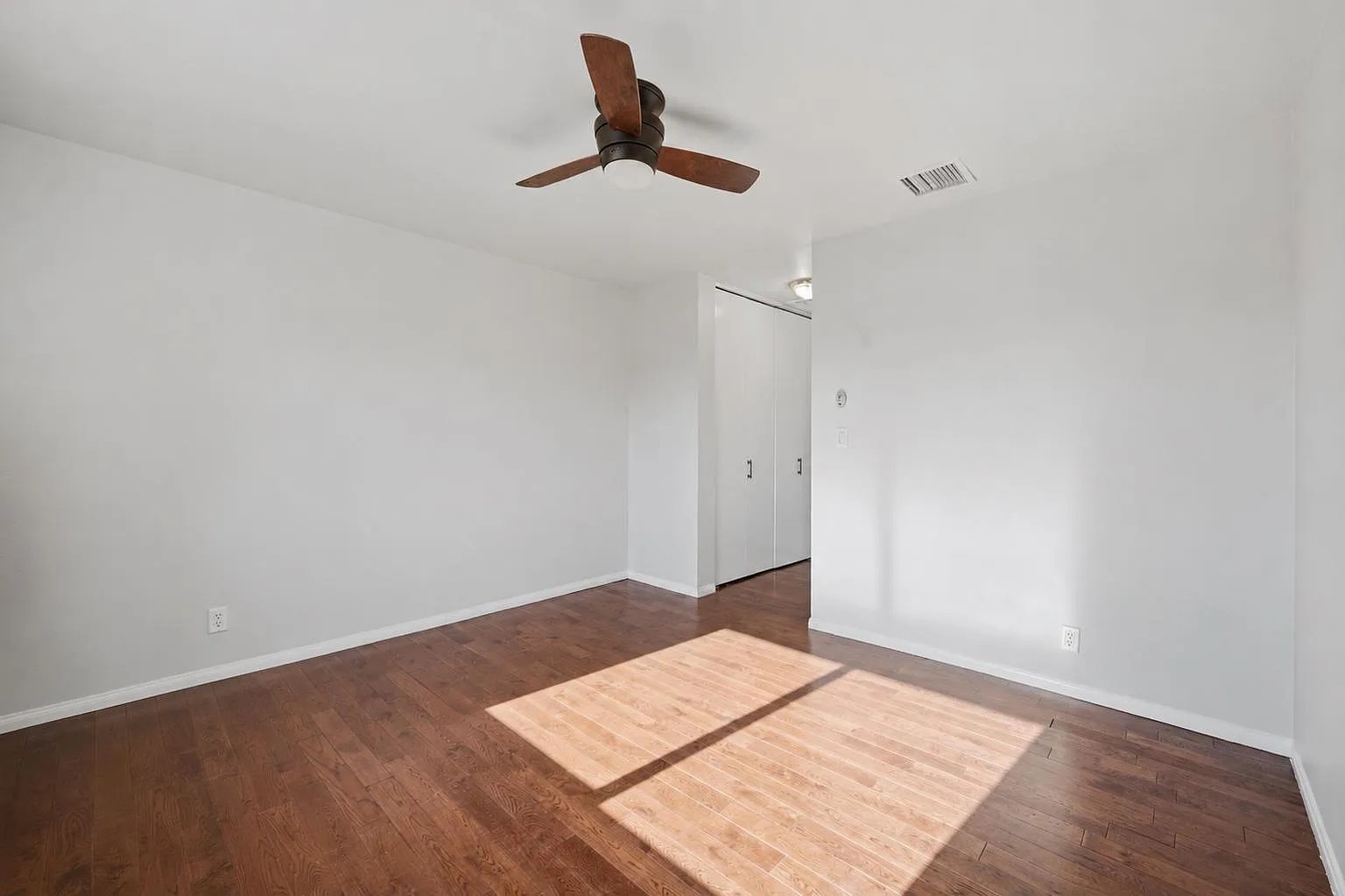 6 bed, 2600 sqft, $7,000 — Photo 1