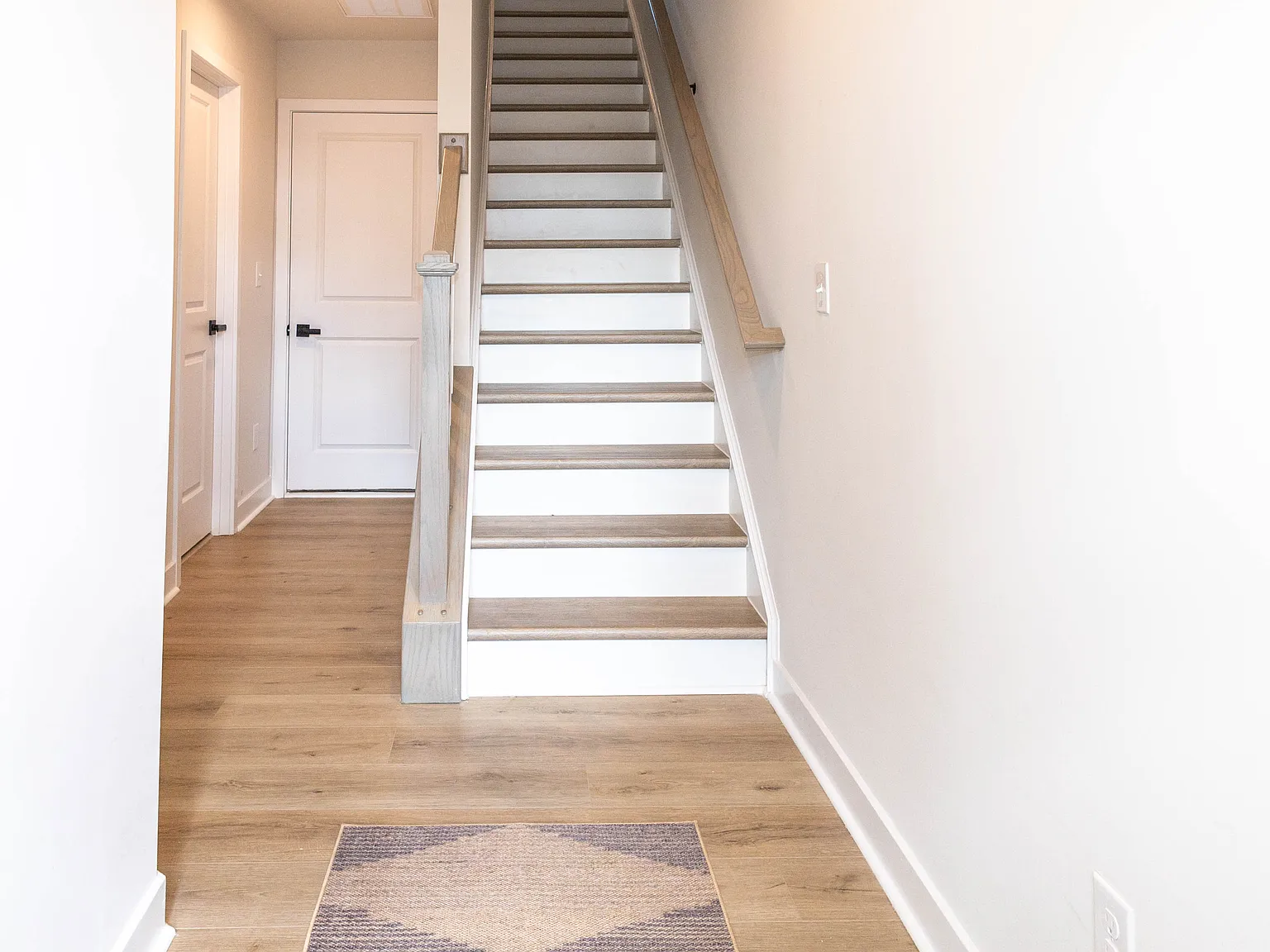 3 bed, 3.5 bath, 1640 sqft, $2,900 — Photo 3