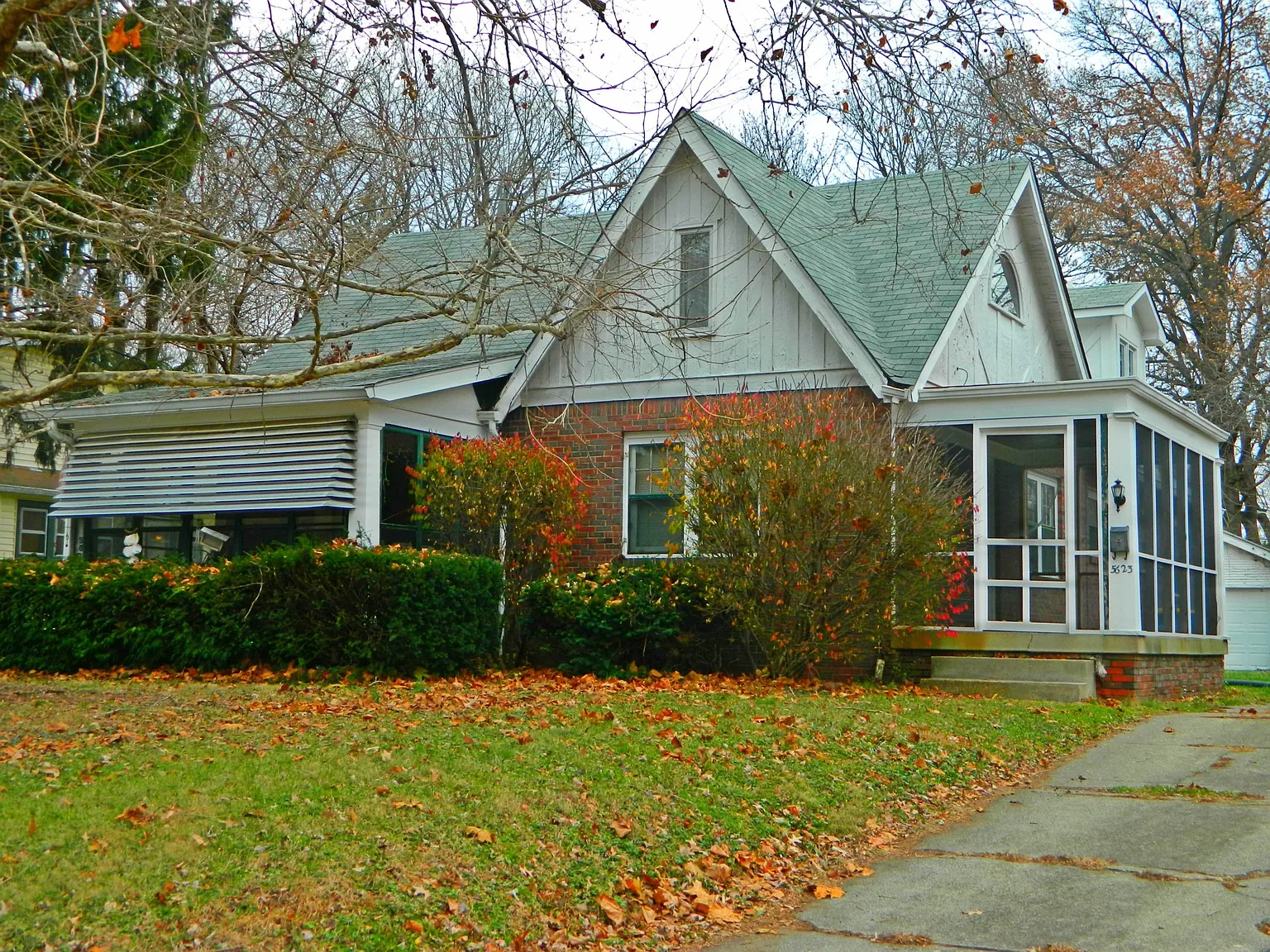 5623 Broadway St photo 1