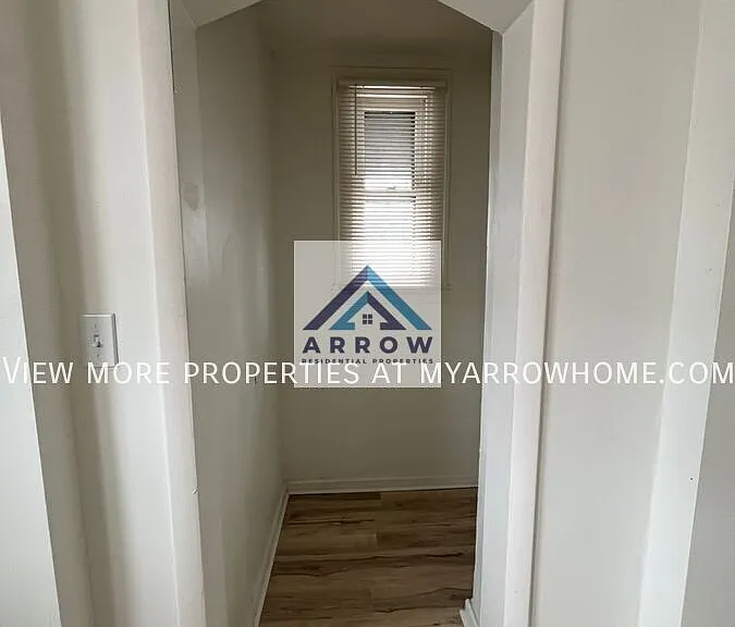 1115 Elberon Ave — Photo 9