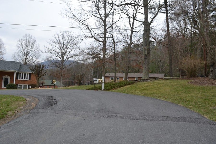 2nd image of 3068 S Wildwood Dr
