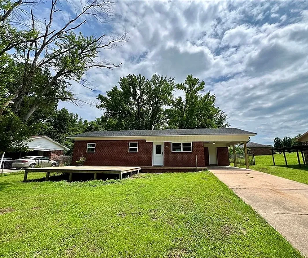 3 bed, 1325 sqft, $1,100 — Photo 1