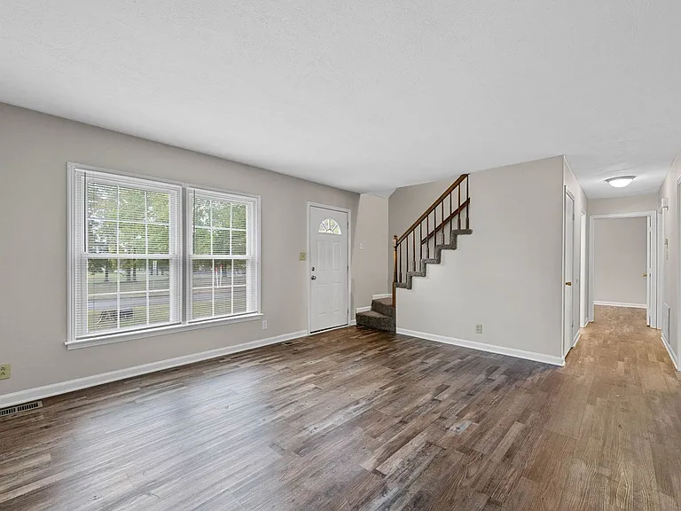 410 Appleton Dr — Photo 7