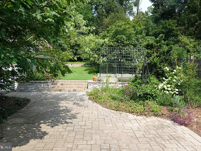36 Hart Ave — Photo 55